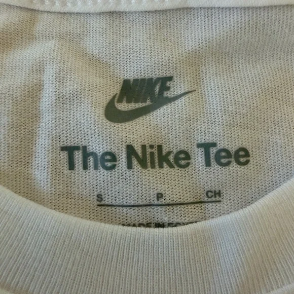 Men’s White Nike Tee Small - Picture 4 of 4